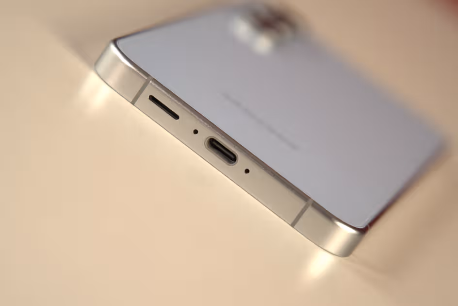 Samsung Galaxy S24 FE - Image 17
