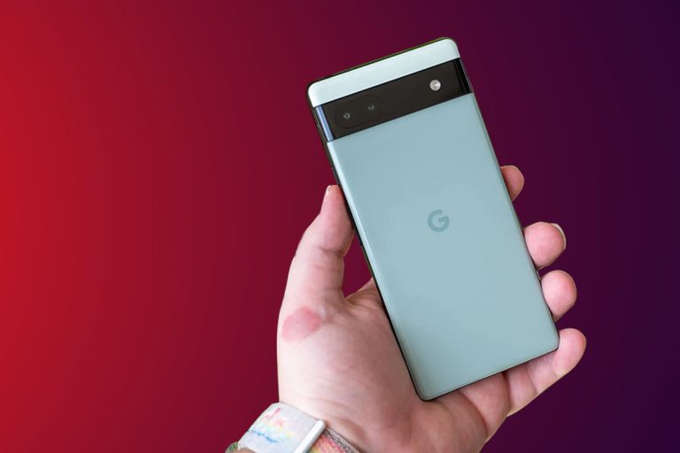 The advantages of the Google Pixel 6a over the iPhone SE in terms of price (2022)