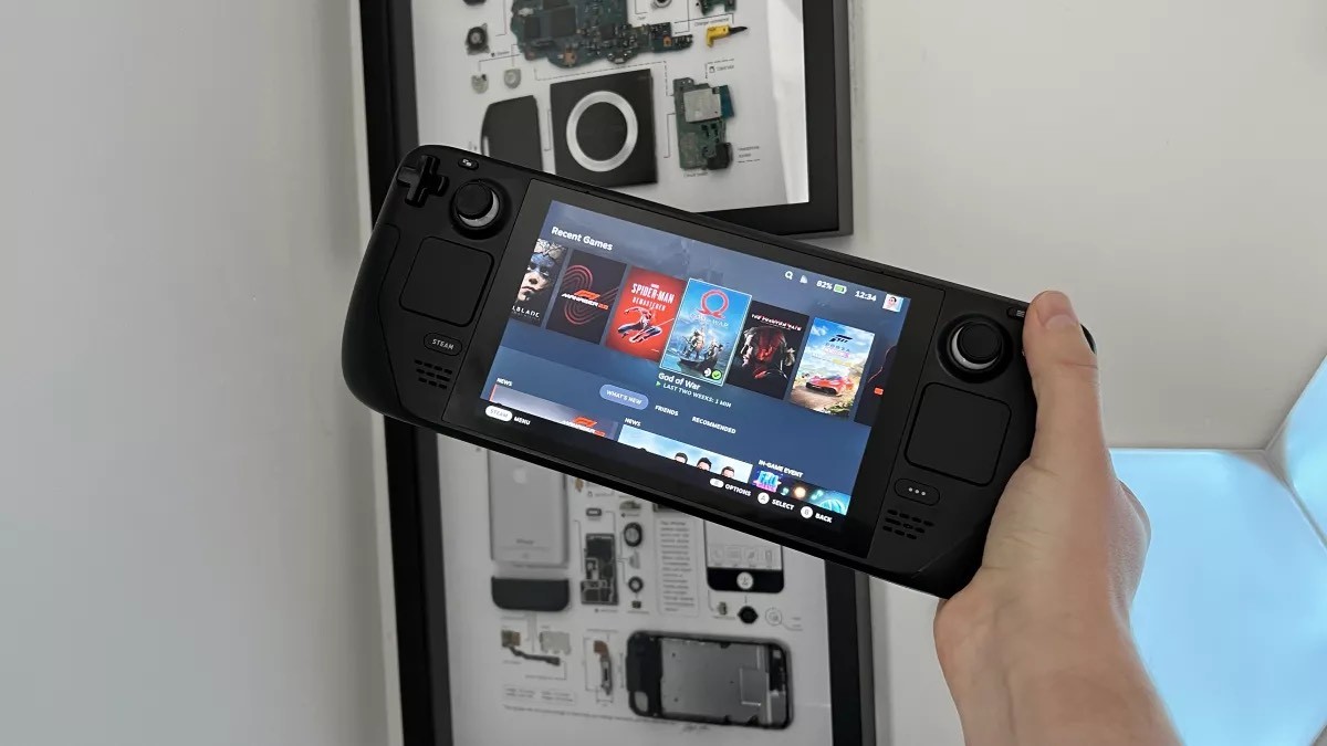 Asus' ROG Ally handheld takes aim at the Steam Deck