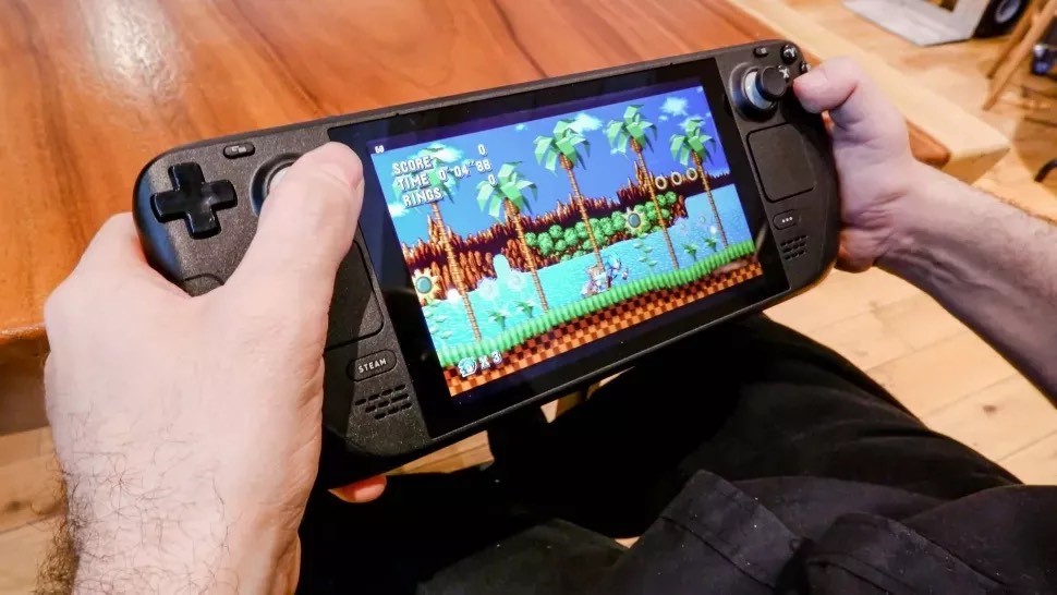 Asus' ROG Ally handheld takes aim at the Steam Deck