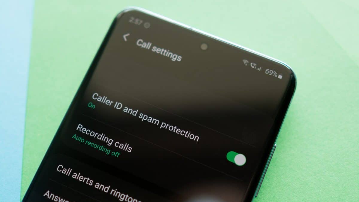 How to Block Spam Calls on iPhone and Android Phones: A Complete Guide