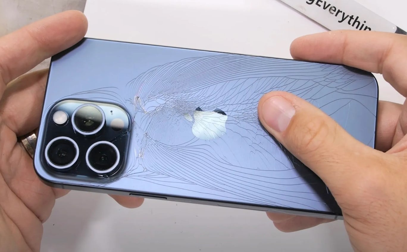 iphone 15 pro shattered