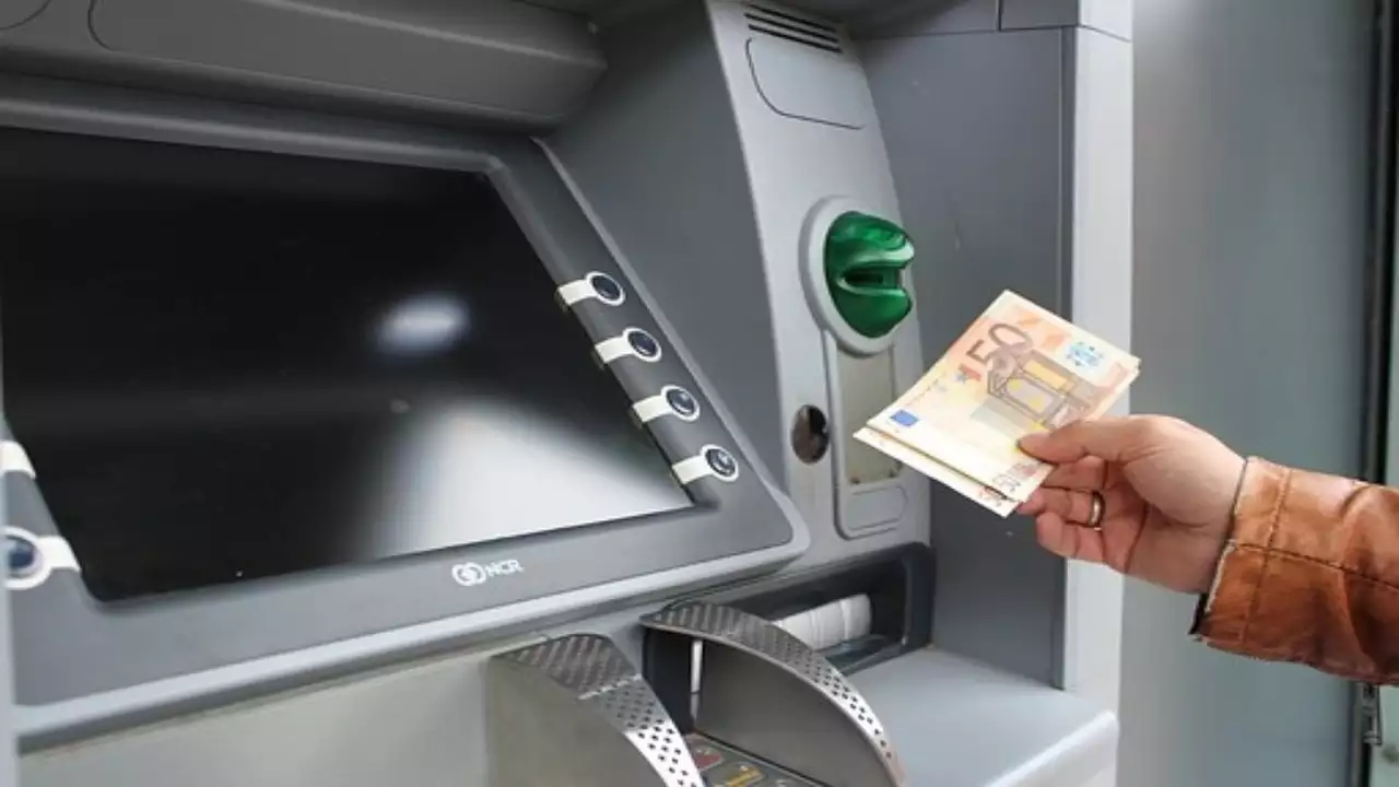 Tips to prevent ATM skimming