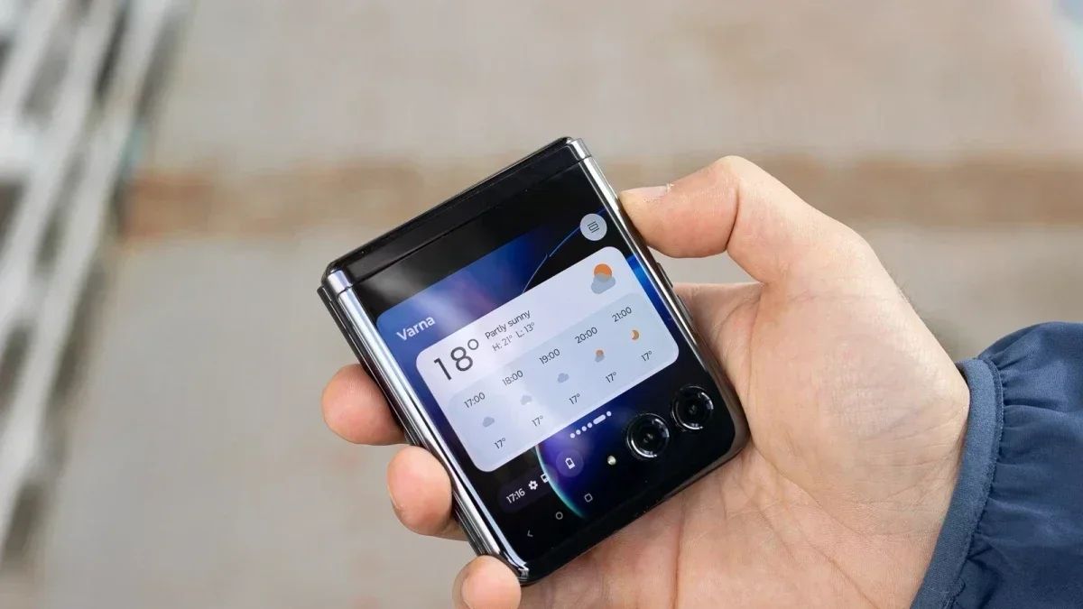 Render of the next version of the Motorola Razr+ for Verizon. Image credit-MSPoweruser