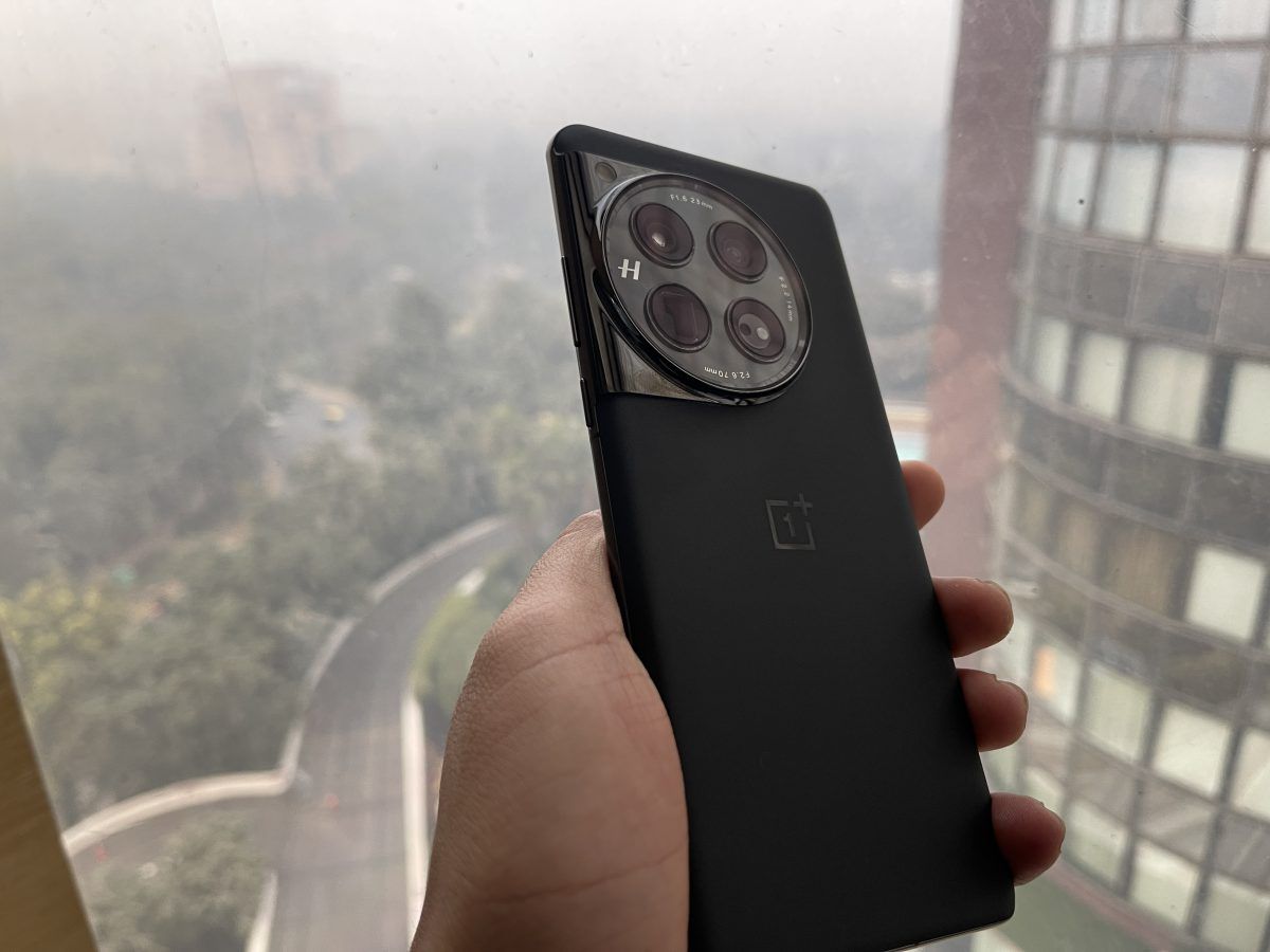 Special discounts on OnePlus 12 models and accessories