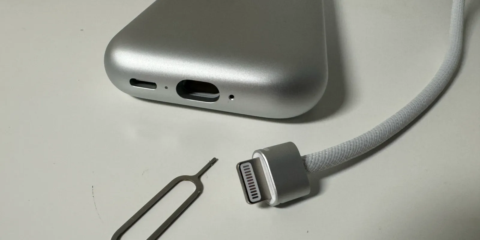 Apple Vision Pro Battery Pack Power Cable is Removable