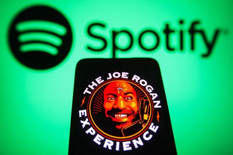 Joe Rogan Experience Returns to Apple Podcasts and Expands Reach