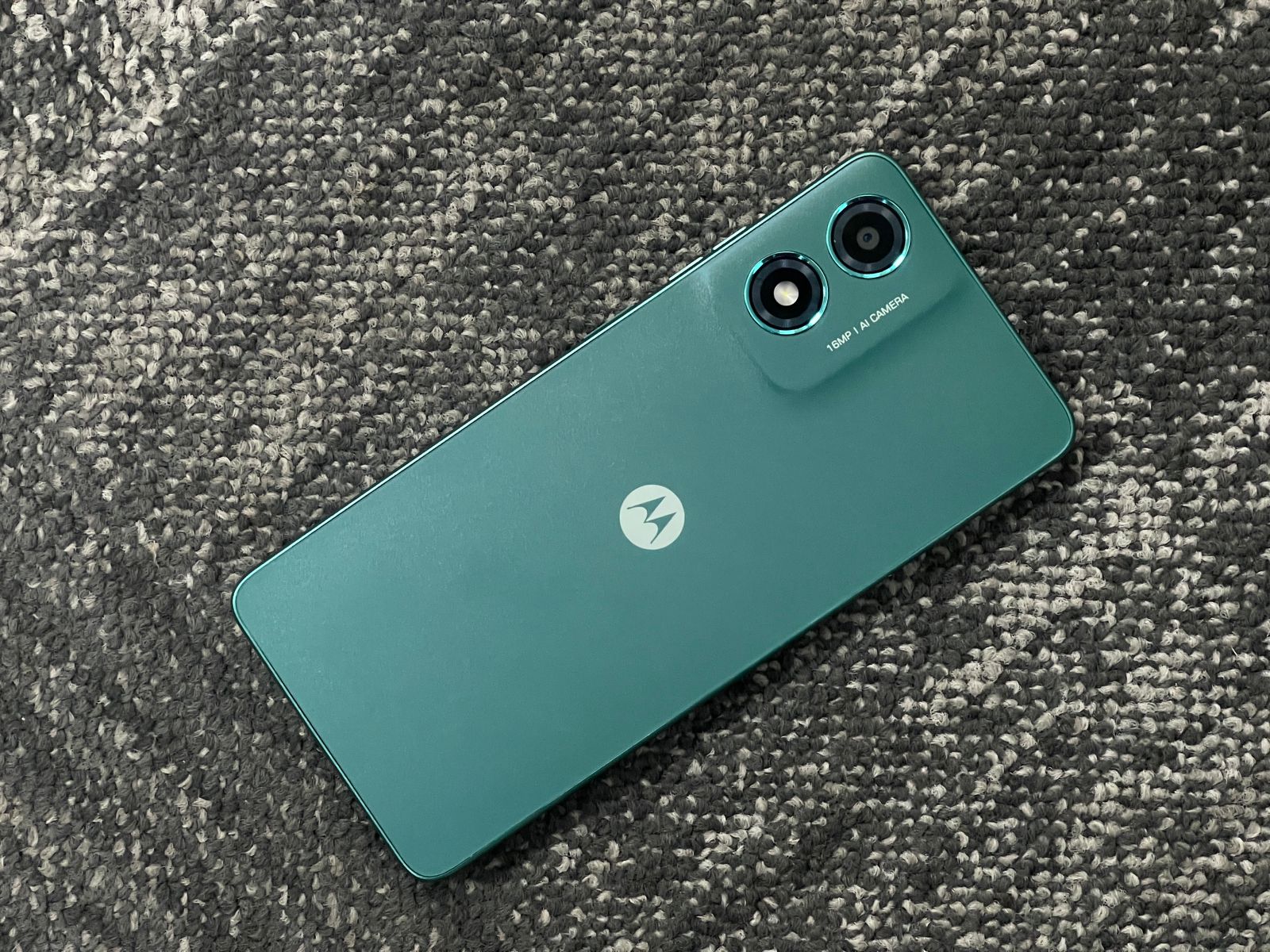 Moto G04 Design: A Closer Look