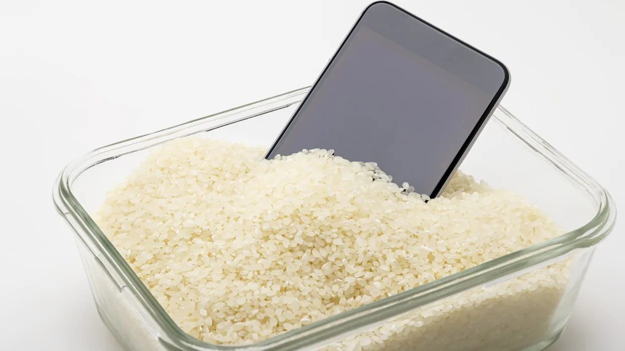 Apple Issues Warning Against Drying Your iPhone in Rice