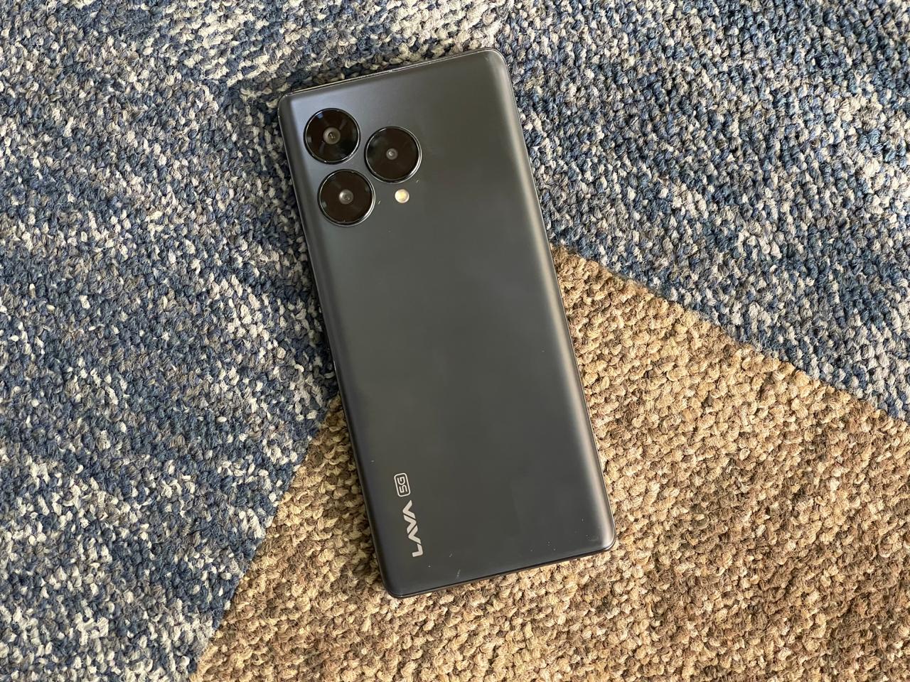 Lava Blaze Curve 5G: Design and Display