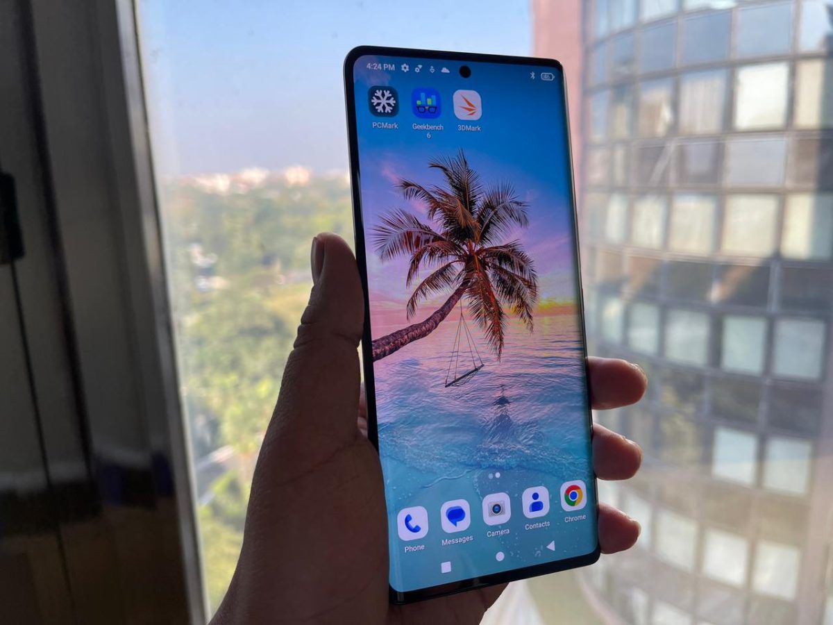 Blaze Curve 5G comes with 16.94 cm (6.67") 120 Hz 3D Curved AMOLED Display