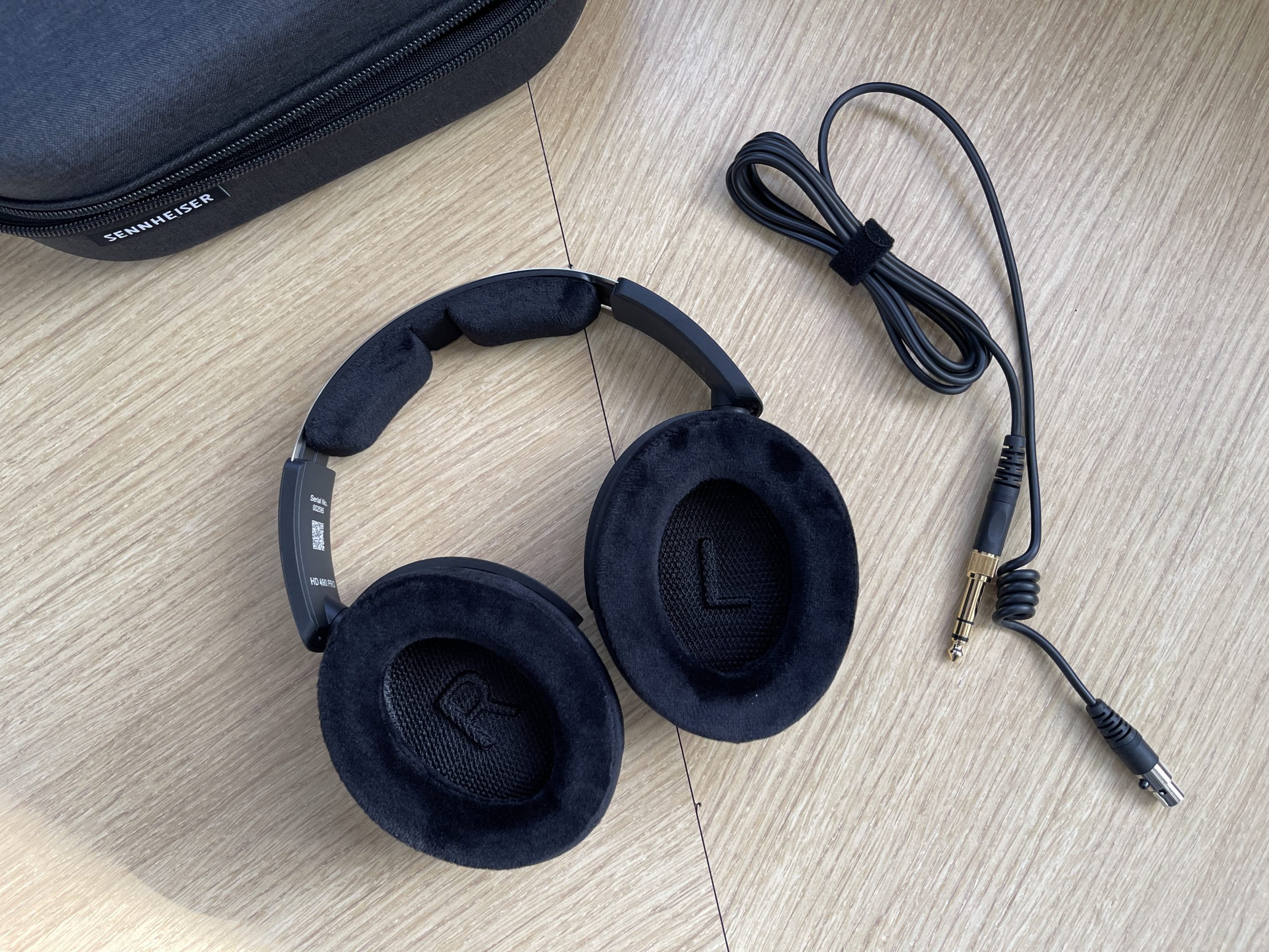 Sennheiser HD 490 PRO+ Review: Design, Build, and Comfort