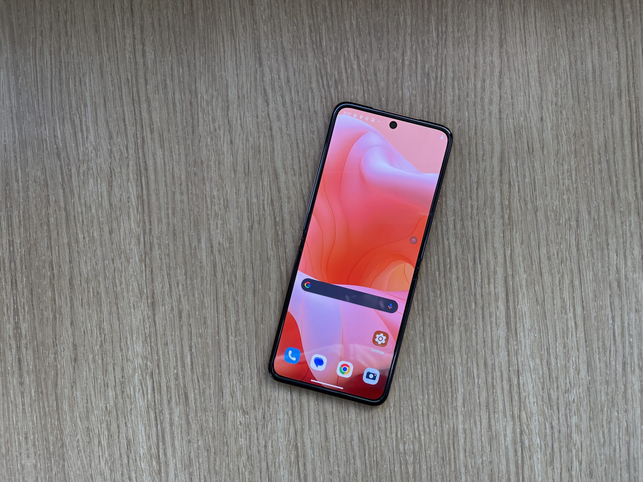 Moto Razr 40 Ultra: Design and Display