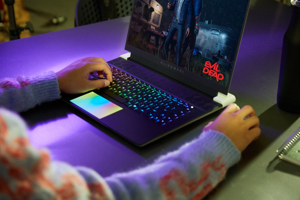 Alienware x16 R2 is powered with up to Intel® Core™ Ultra 9 185H processor for AI acceleration