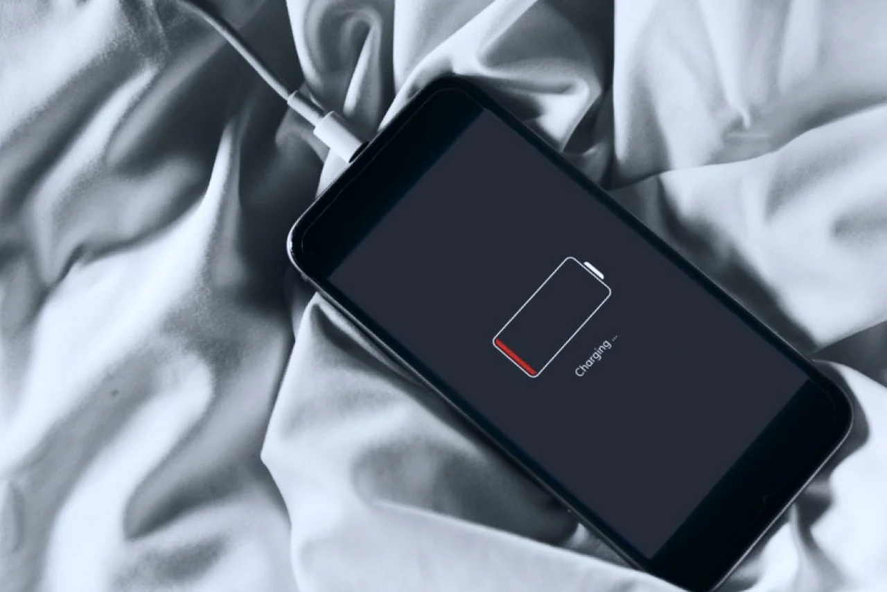 Apple Advises Against Overnight Charging Under Pillows for iPhone Safety