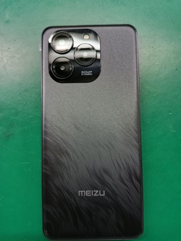 Meizu 21 Note features a unique triangular camera setup