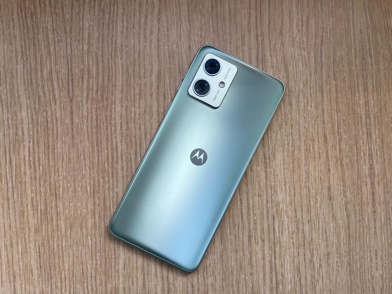 Moto G64: Software and Battery