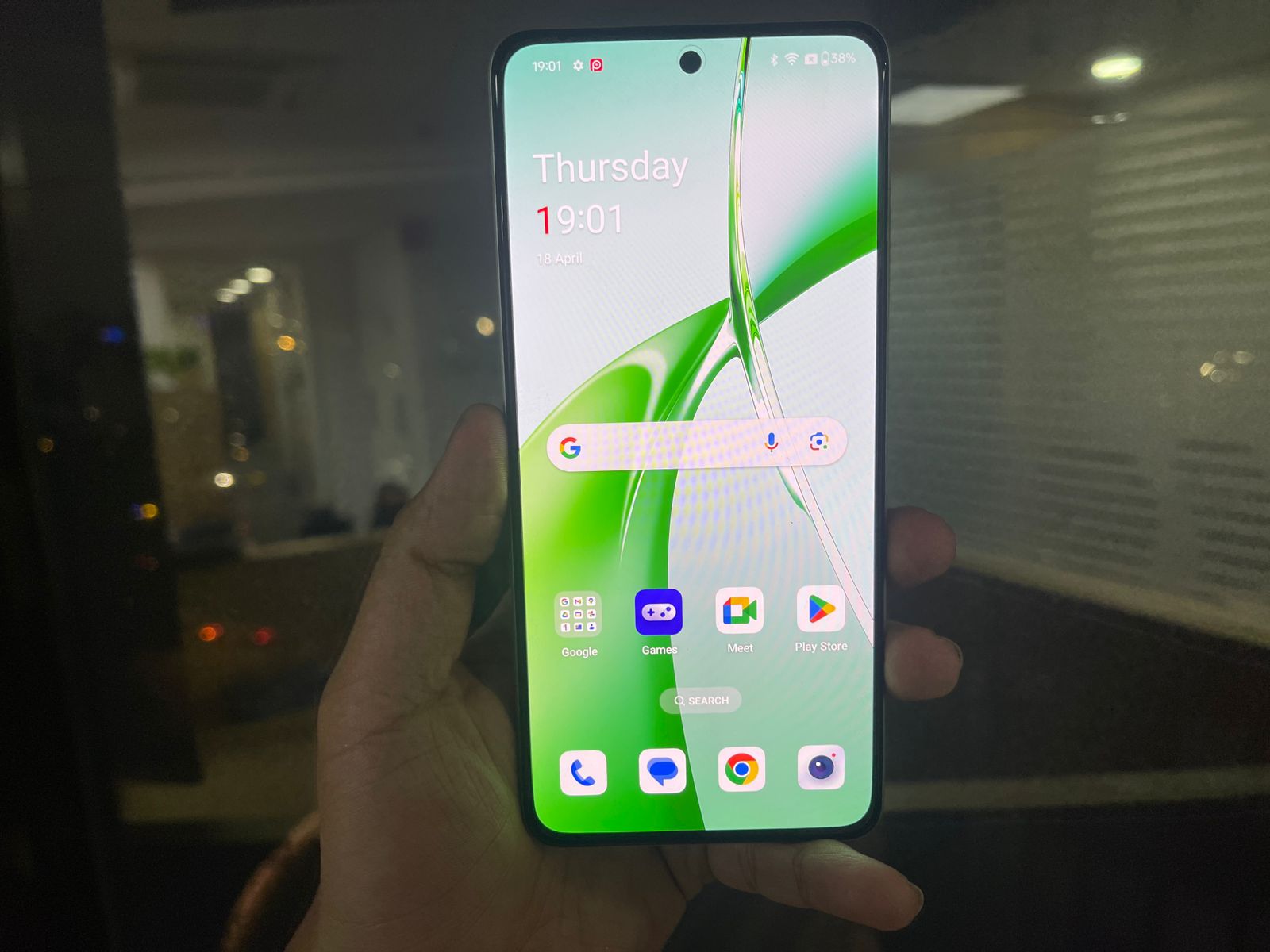 OnePlus Nord CE 4 5G: Design and Display