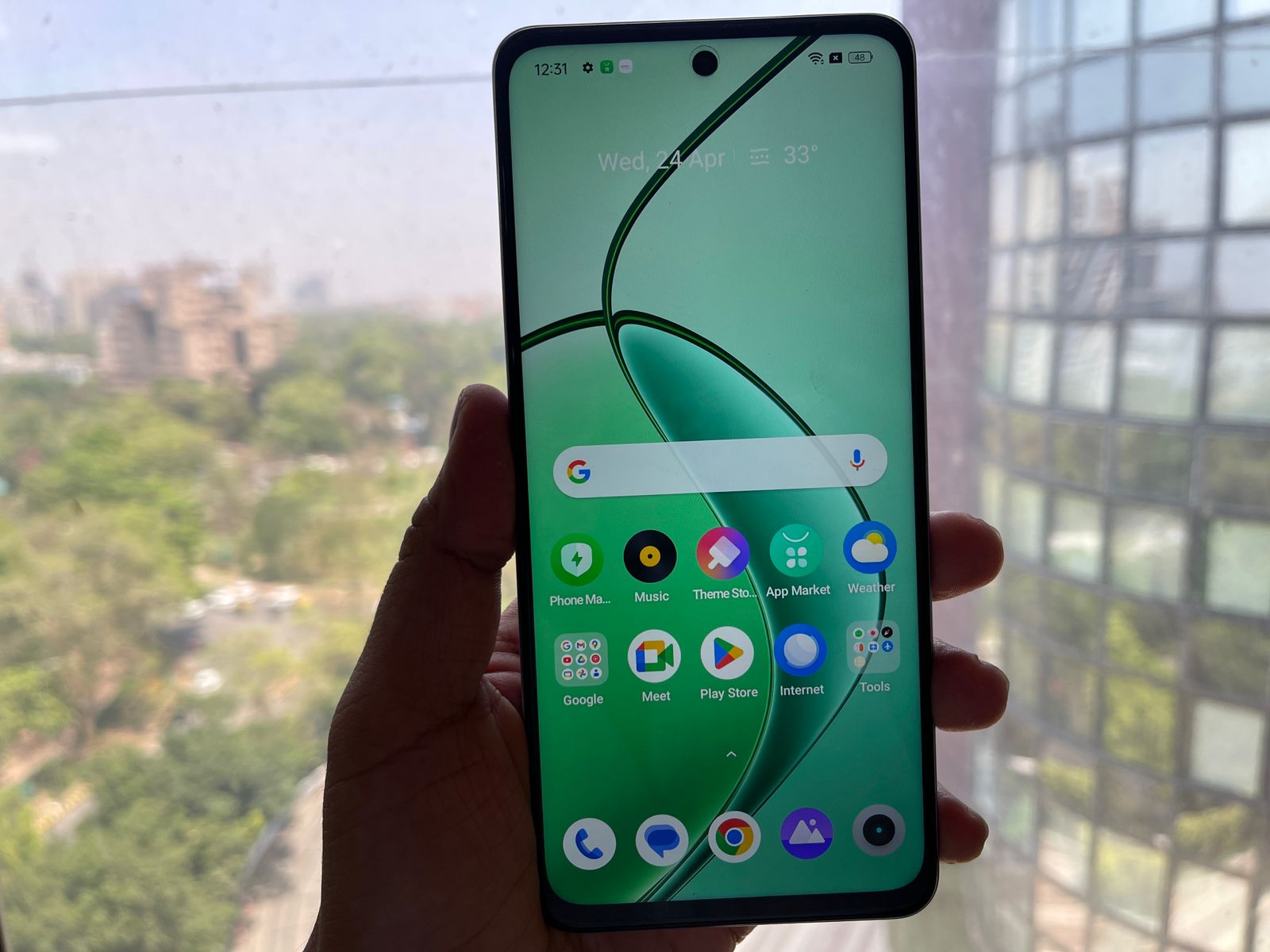 Realme Narzo 70x: Design and Display