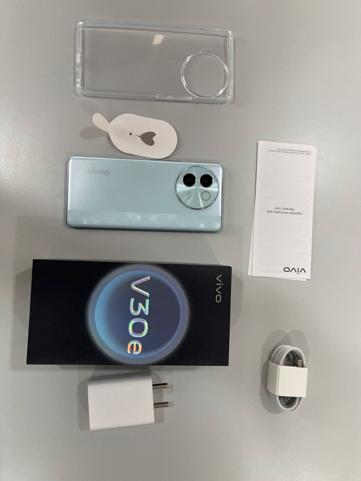 Vivo V30e: Unboxing