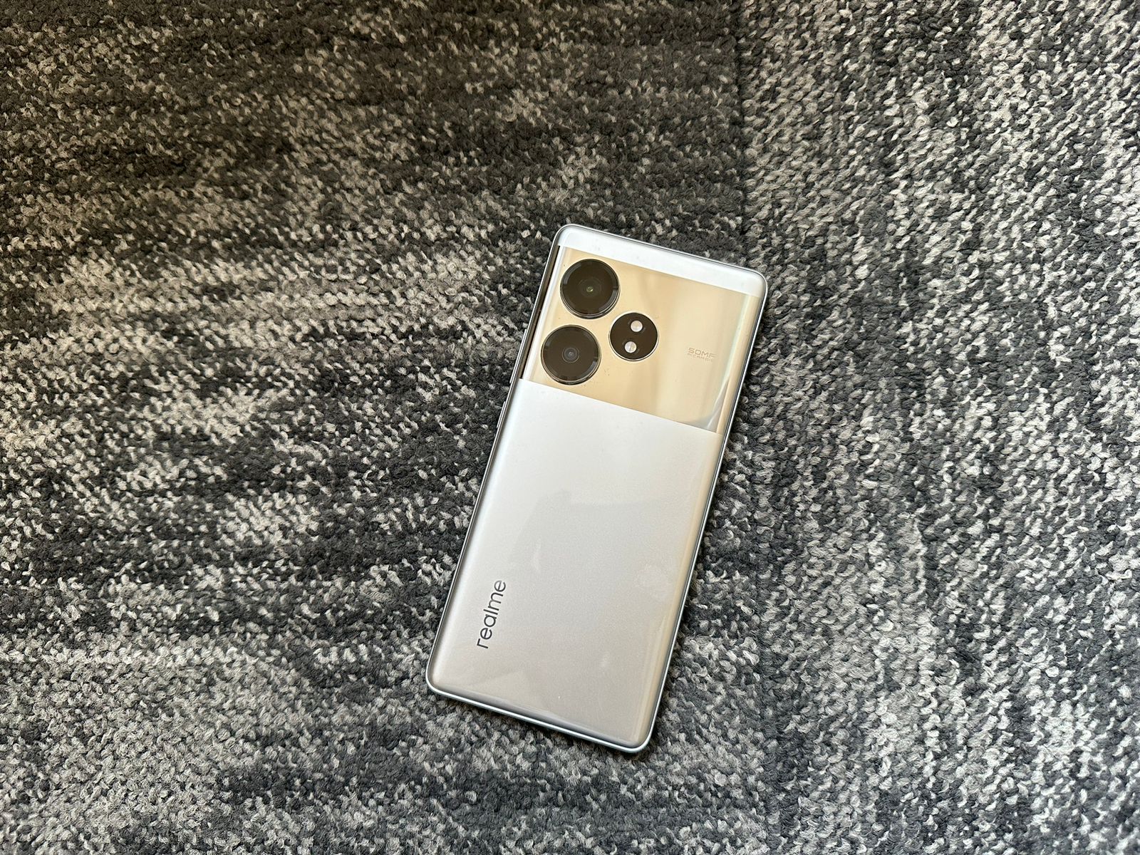 Packs a 5500mAh battery with 120W SUPERVOOC fast charging