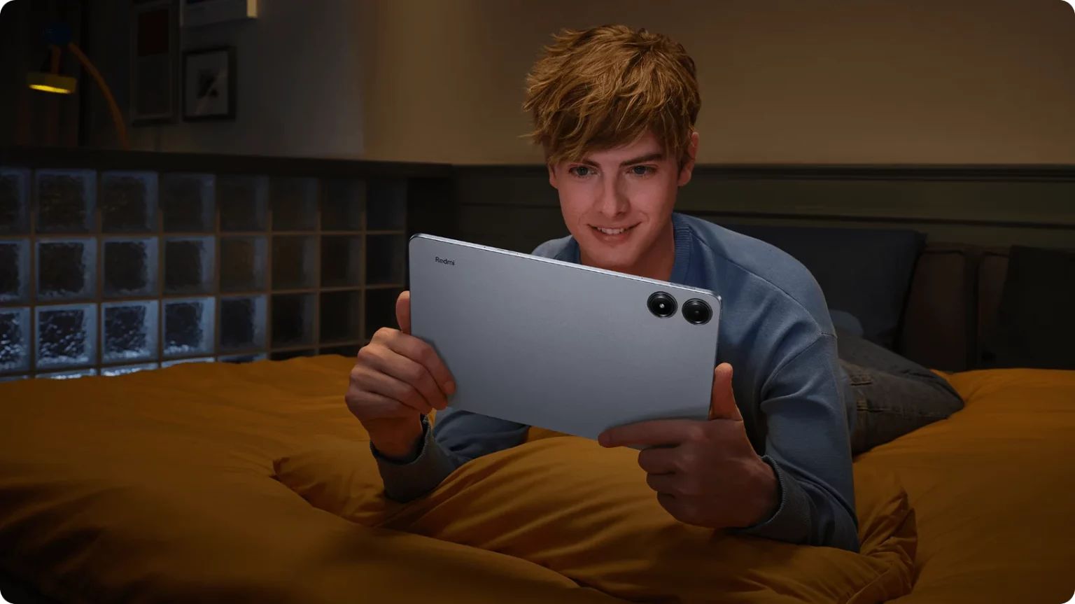 Equipped with an 8MP front and rear camera and a 10,000mAh battery