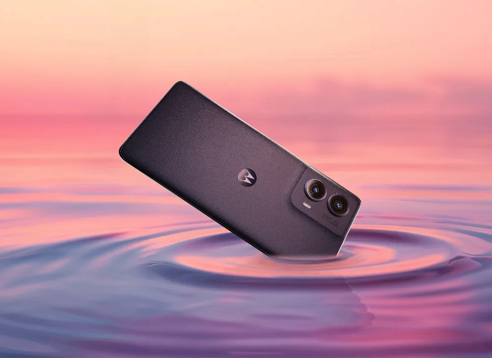 Moto Edge 2024 features a 6.6-inch FHD+ pOLED display with a 144Hz refresh rate