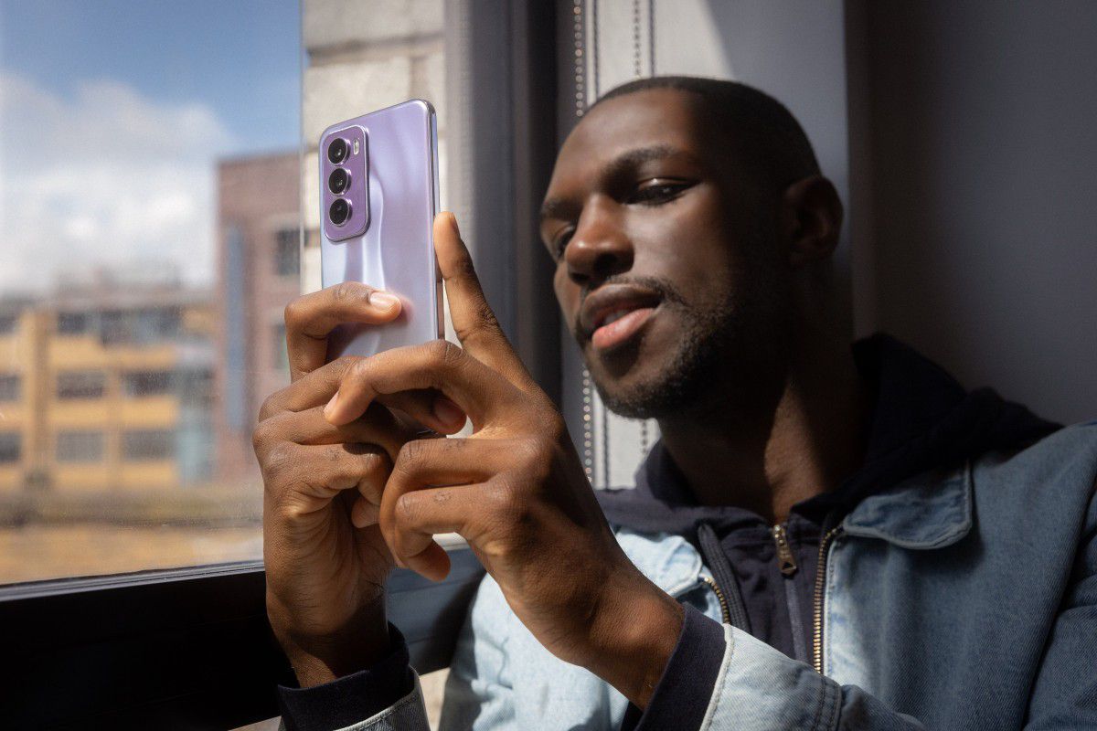 The vanilla Oppo Reno12 has the same main and ultra wide cameras