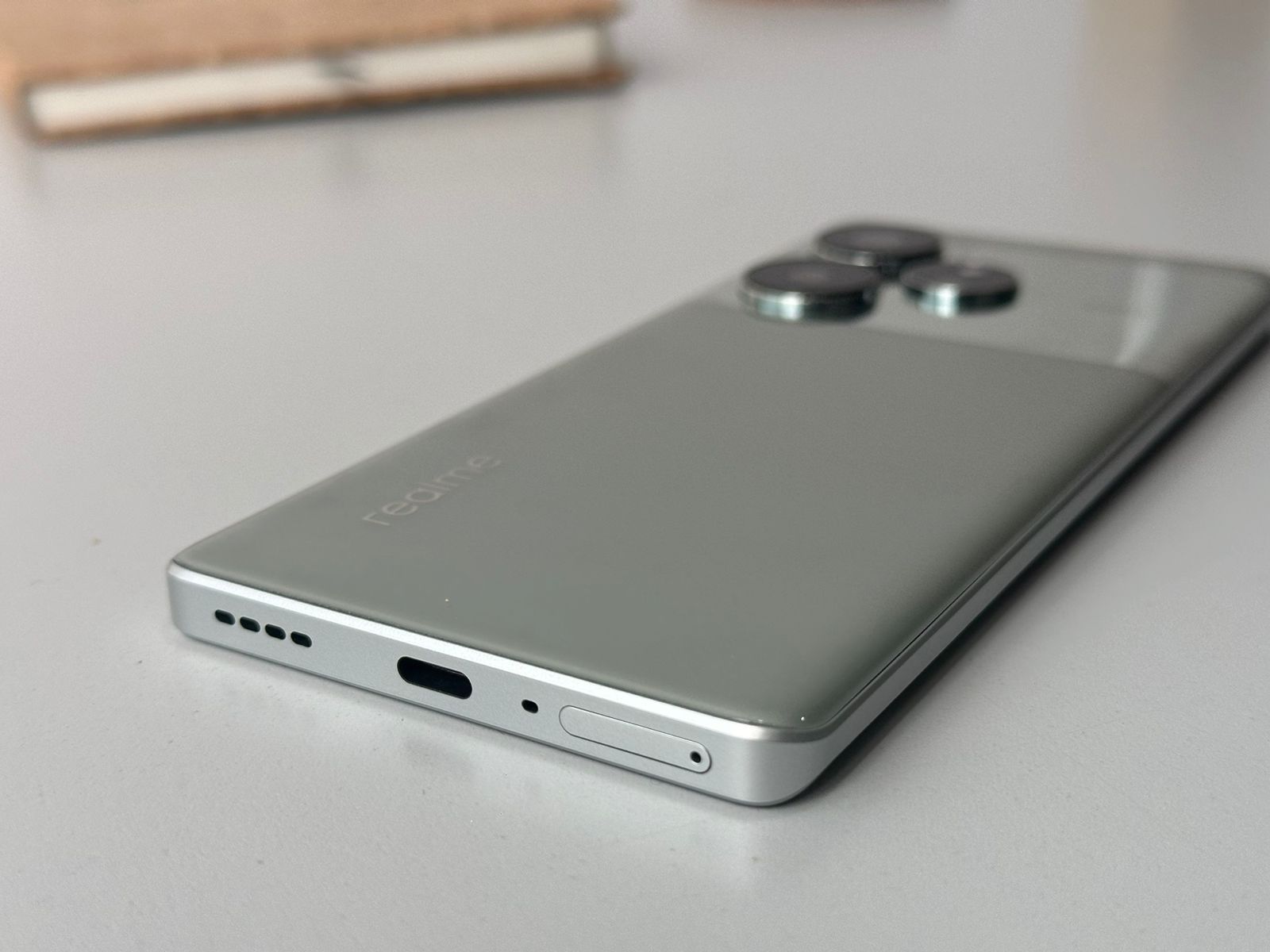 Realme GT 6: