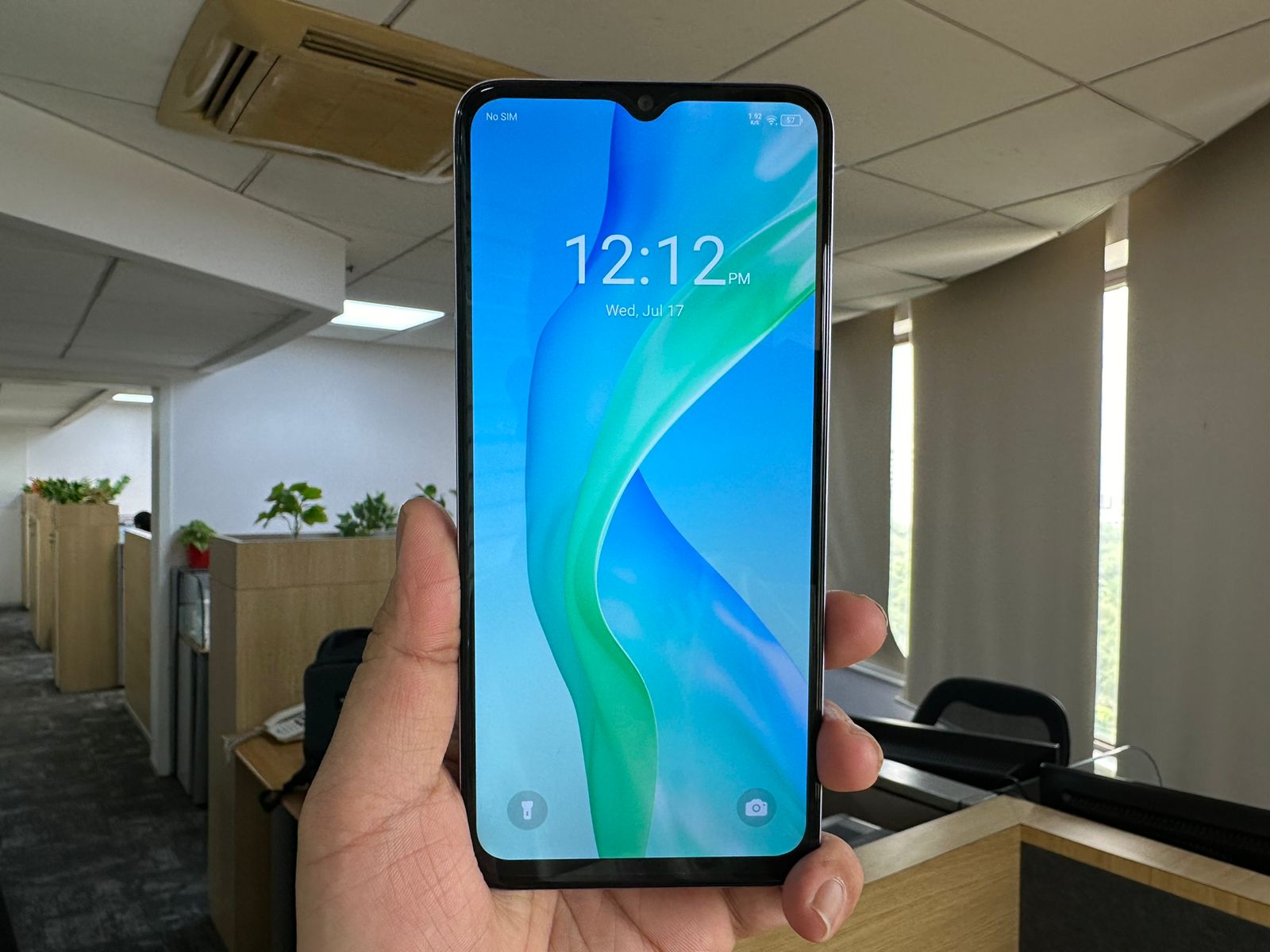 itel Color Pro 5G: Design and Display
