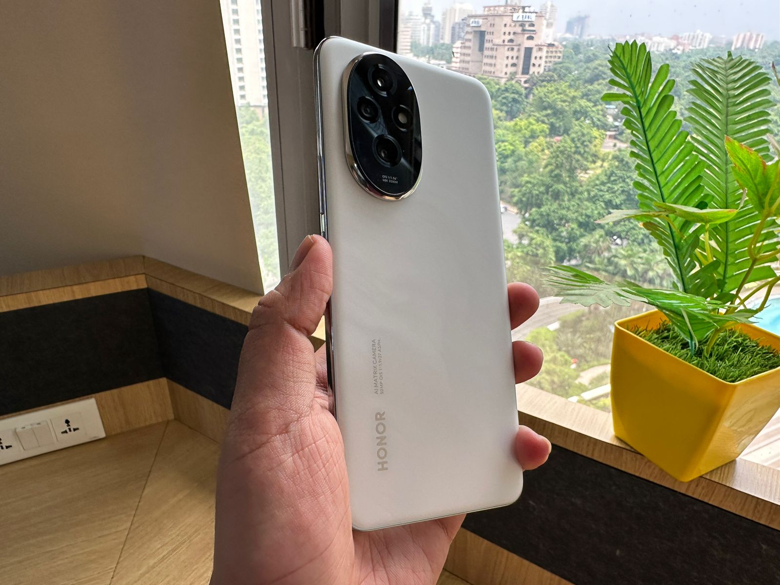 Honor 200 offers robust connectivity options to keep users connected in various scenarios