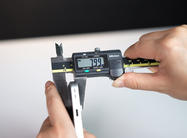  Oppo Find X9’s thickness.