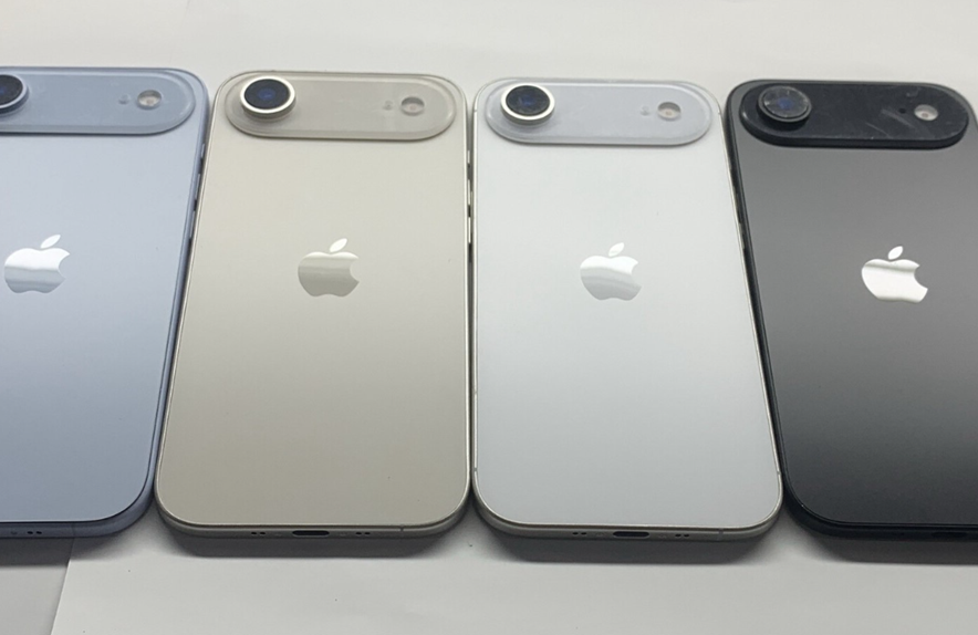  The iPhone 17 Air image leaked earlier.