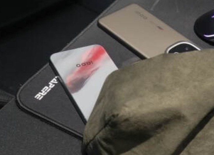  Possible iQOO 15 revealed in a leaked shot. 