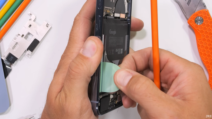 Google Pixel 10 Pro XL teardown. 