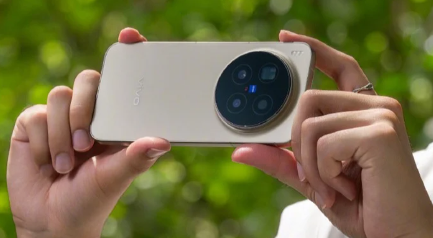 Vivo X300 Pro leaked hands-on image. (Image credit - Vivo)