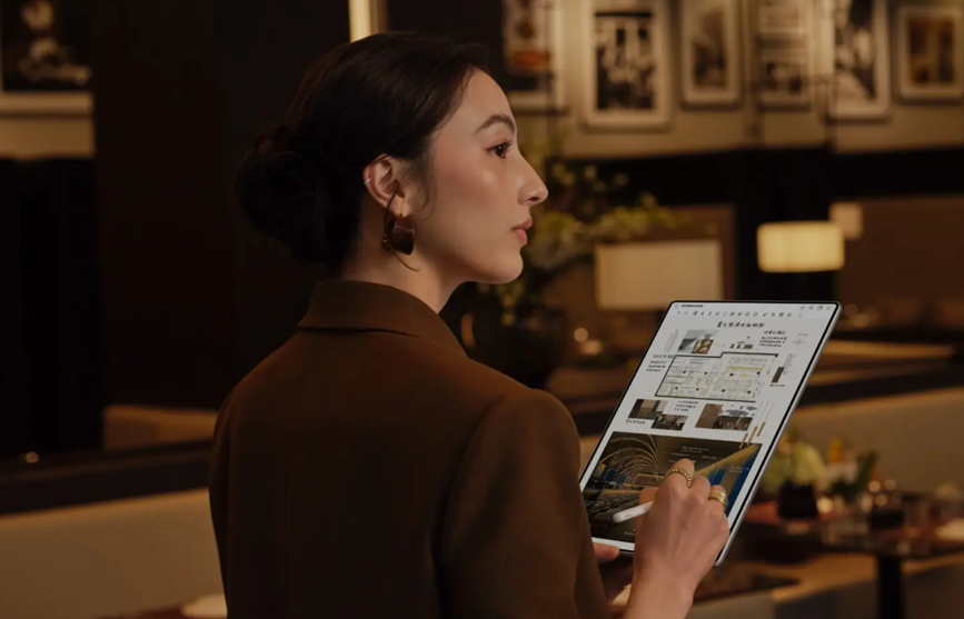  Huawei MatePad Edge 2-in-1 OLED Tablet. (Image credit - Huawei)