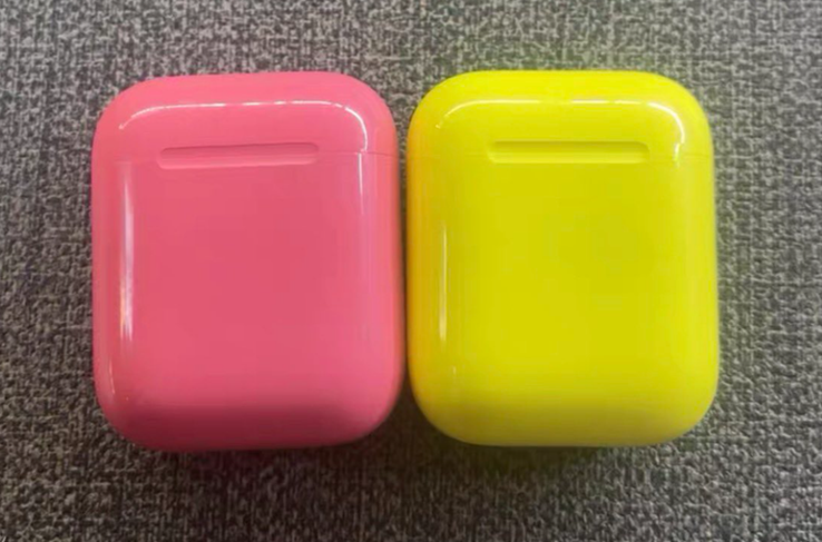  Abandoned colored AirPods 1st gen prototype. (Image credit - @Kosutami_Ito on X)
