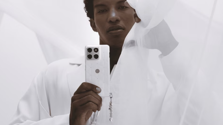 Motorola Edge 70 Special Edition Debuts in Pantone’s 2026 ‘Cloud Dancer’ Colour. (Image credit - Motorola)