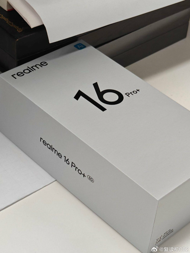  Realme 16 Pro+ Retail Box.