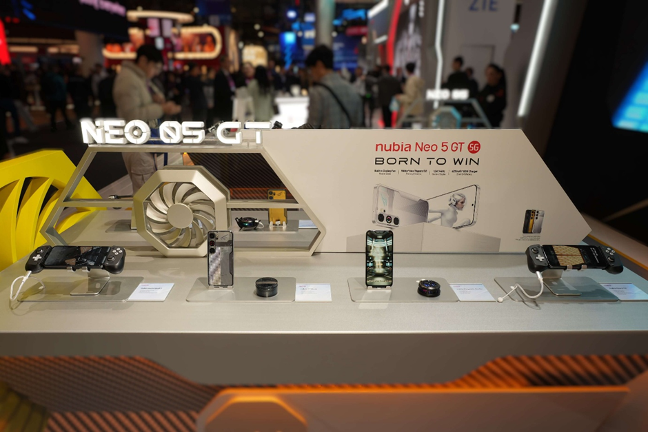 Caption: Nubia Neo 5 Pro’s AMOLED display gives clear visuals even outside (www.nubia.com)