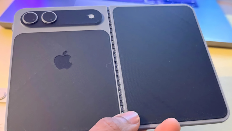 Foldable iPhone 3D printed mock device based on leaked dimensions.