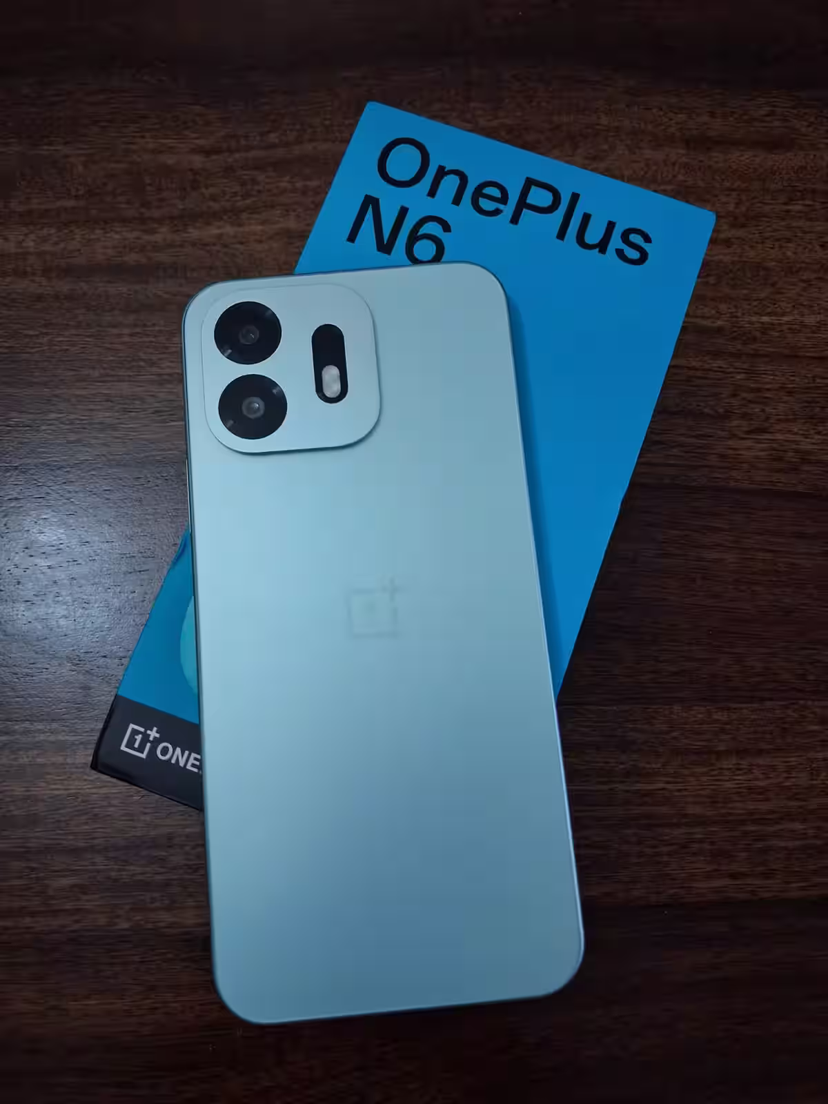 OnePlus N6 rear panel sports a flat design with a matte finish and square-shaped camera module.