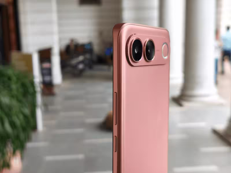 A Stunning Curved AMOLED Display