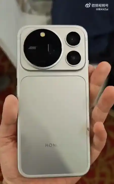 OPPO Find X10 (left) and Vivo X500 (right). (Image credit - OPPO/Vivo)
